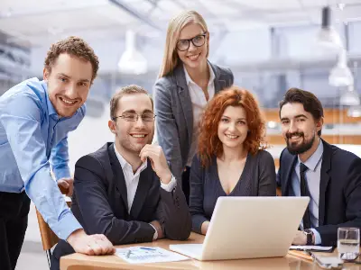Equipe Imóveis Cardoso — corretores do Liv Stay Residence
